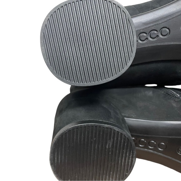 𝅺ecco Black Suede Bootie, Shape 35 Modern Ankle Boot, 7 - Picture 5 of 9